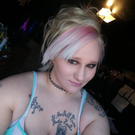 Squeakypuddin ヌードのポルノスター 画像