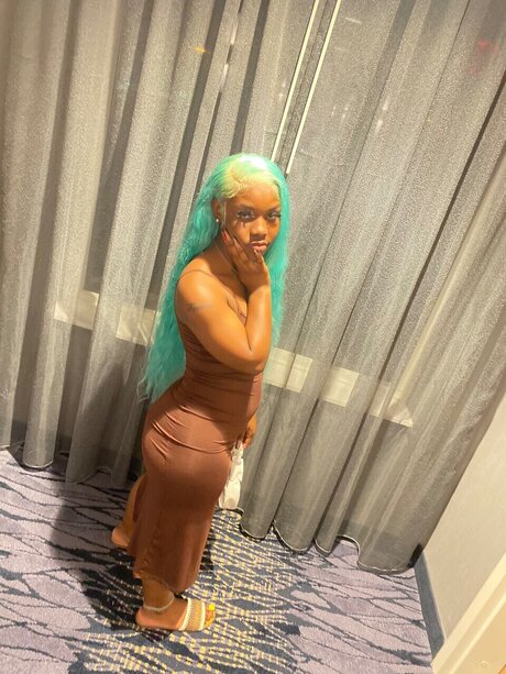 nesh アートモデル 画像