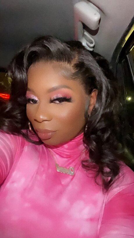 かわいいシーメールオンリーファンズ ヌード 写真