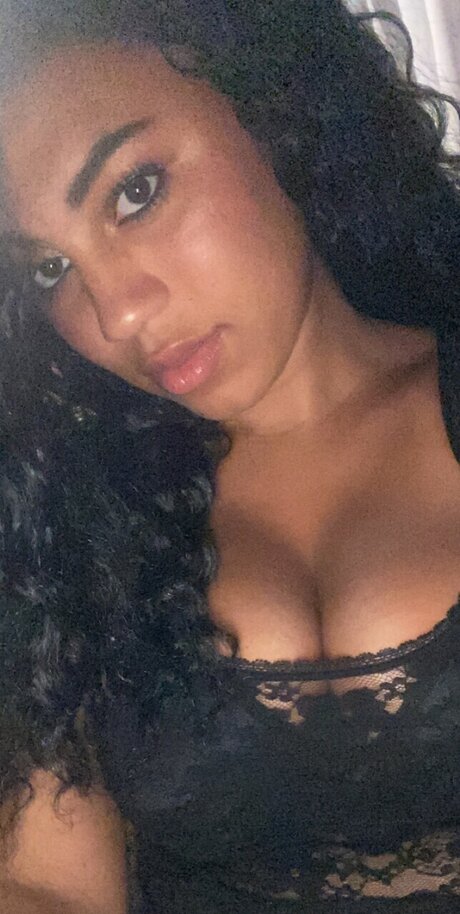 アラブのティーンズオンリーファンズ セクシーヌード 写真