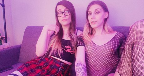 ネイティブオンリーファンズ ポルノグラフィック ギャラリー