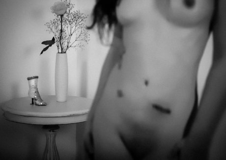 18歳のオンリーファンズ セクシーヌード 写真