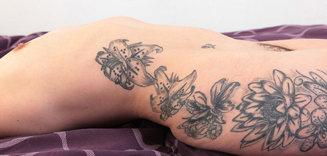 小柄な妻OnlyFans ポルノ 画像