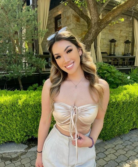 巨乳の黒人女性オンリーファンズ 可愛い 画像