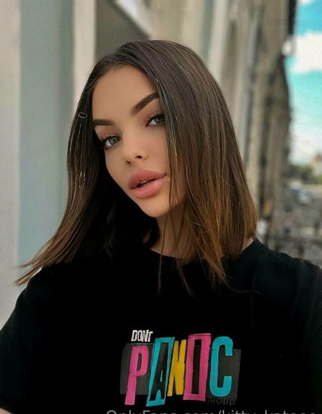 曲線美のクーガーOnlyFans HD 写真