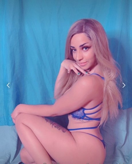 アンバー・オンリーファンズ トップ 写真