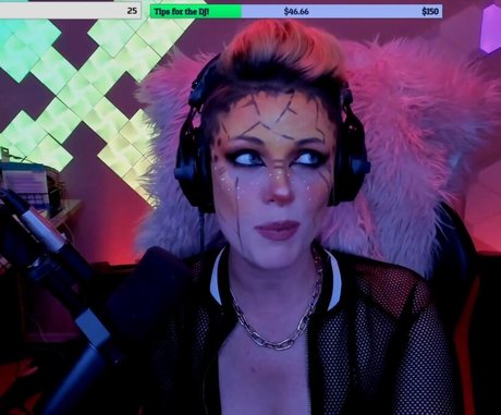 BBWシーメールオンリーファンズ ホット裸 写真