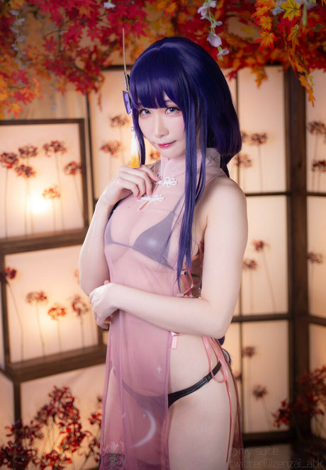 曲線美のラテン系オンリーファンズ ヌード 画像