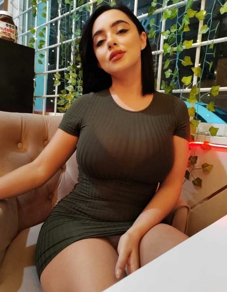 小柄な妻OnlyFans セクシー 画像