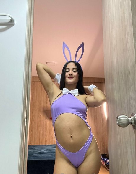 足ヌードオンリーファンズ トップ 画像