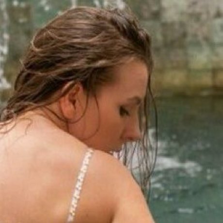 Aleminat ポルノスター 写真