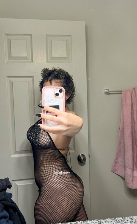 19歳のOnlyFans 無料セクシー 画像