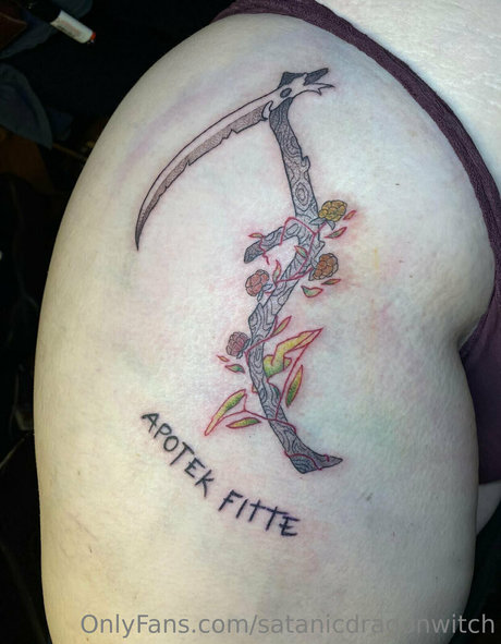 satanicdragonwitch ポルノスター アート 写真