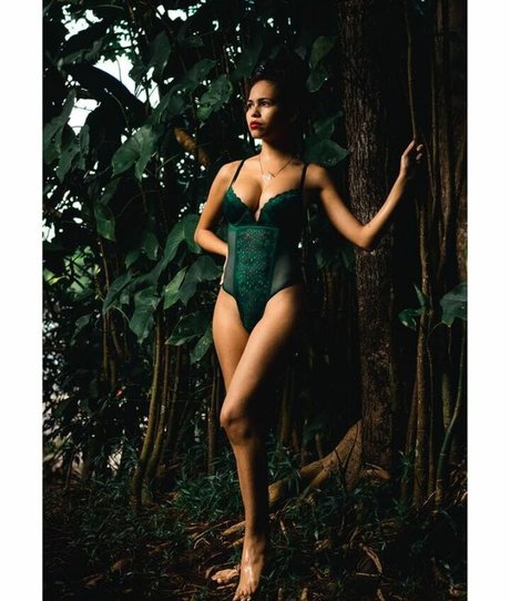 ブルネットの猫OnlyFans アダルト 写真