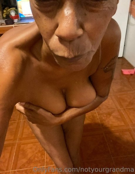 notyourgrandma トップスター 写真