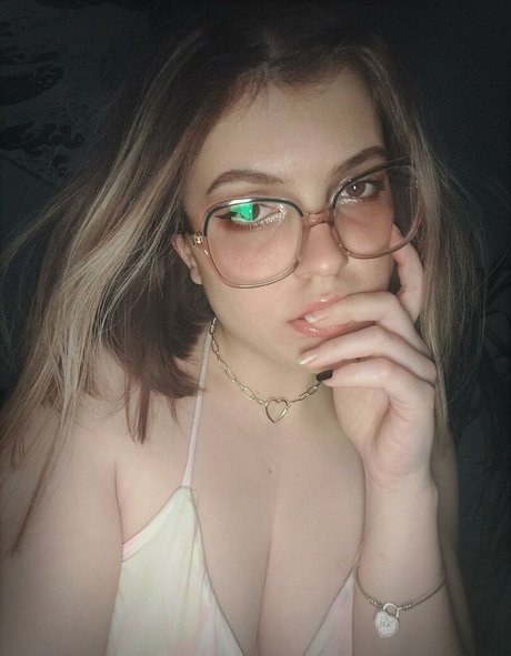 毛深いアジア人オンリーファンズ 美しいヌード 写真