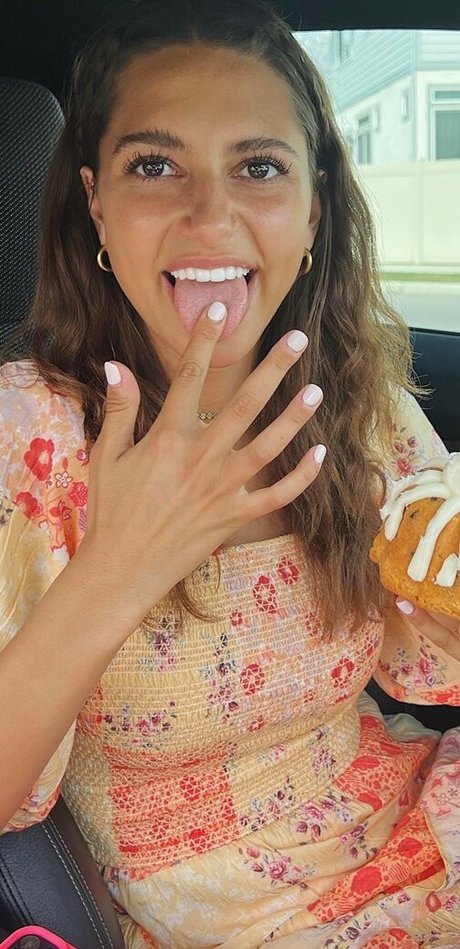 Renee Maudlena Noe ポルノモデル 画像