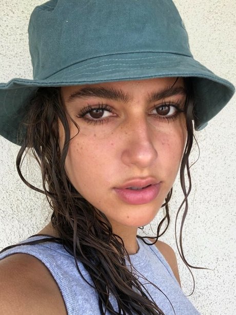 Renee Maudlena Noe エロティックなスター アーカイブ