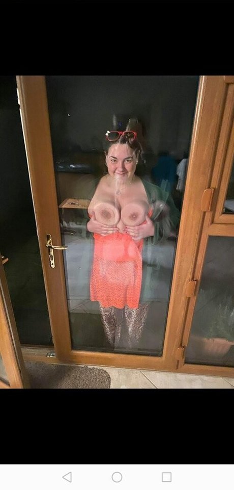 Tina Clenaghan New Walk エロティック女優 写真