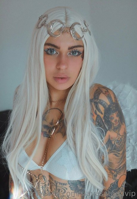 巨乳で小柄なオンリーファンズ 美しい 画像