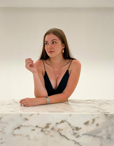 choosylucy ホットなモデル 写真