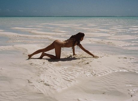 女性の筋肉オンリーファンズ セクシー裸 写真