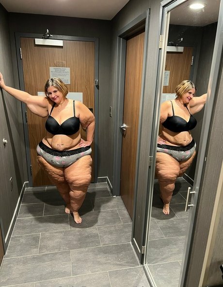 bigbootyasshley アダルトスター 写真