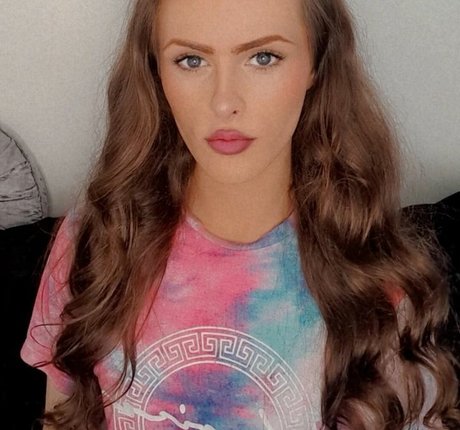 太めのブロンドオンリーファンズ 無料ヌード 写真