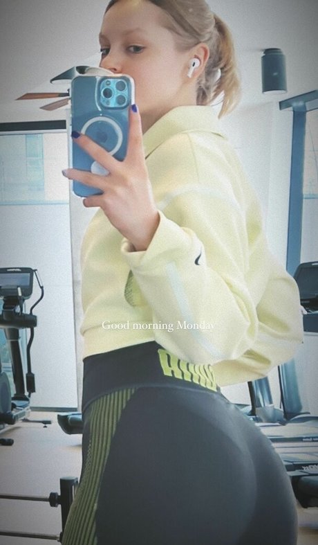 ママの足OnlyFans ヌード 写真