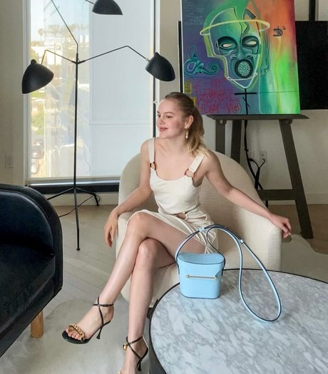 逆騎乗位 オンリーファンズ えろた 写真