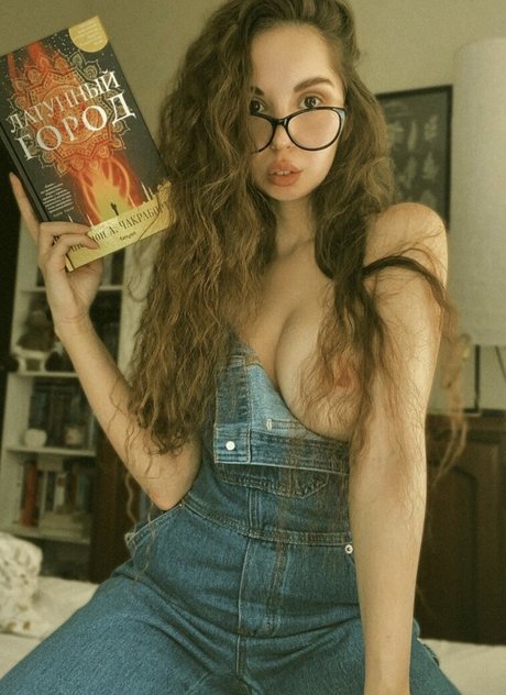 毛深い足のOnlyFans 美しいヌード ギャラリー