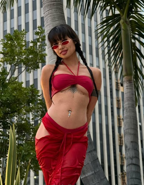 曲線美のラテン系オンリーファンズ アートxxx 画像