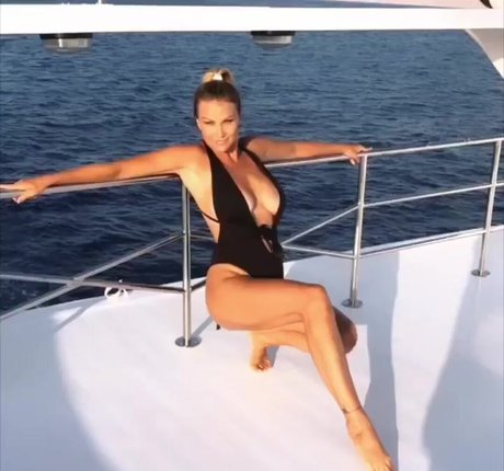 金髪の射精OnlyFans トップ 画像