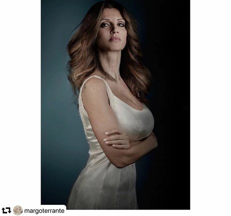 Valentina Liguori ポルノモデル 写真