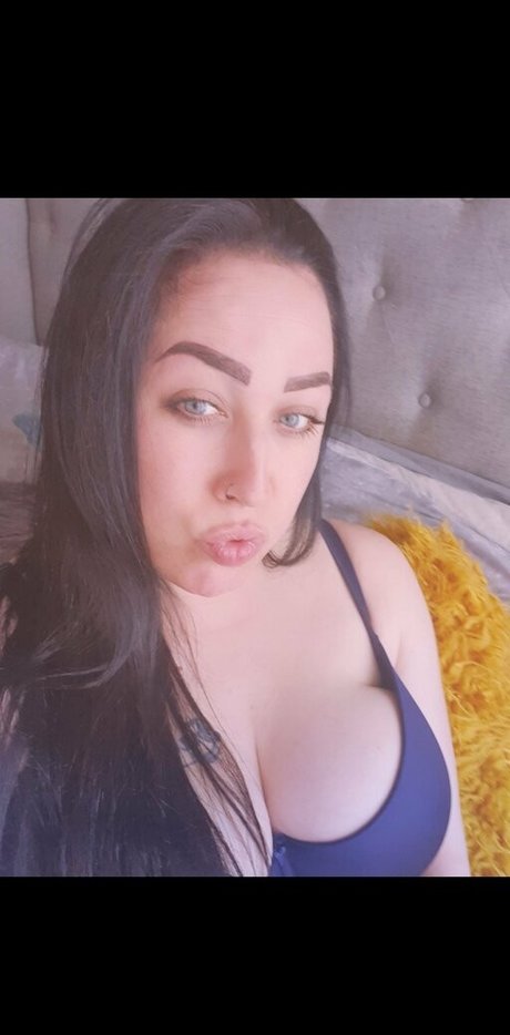 アラブのティーンズオンリーファンズ セクシー 写真