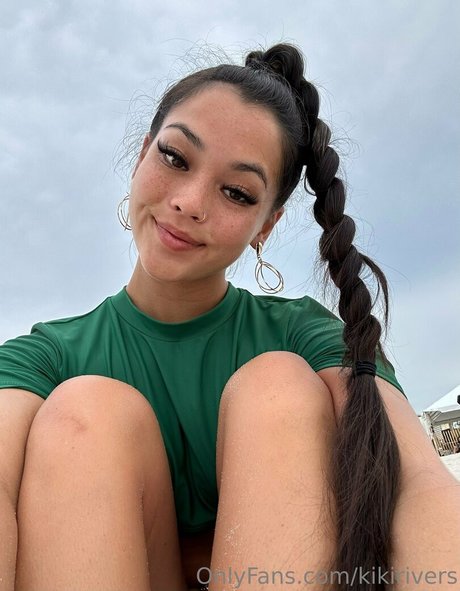 巨大な天然おっぱいオンリーファンズ アート裸 アーカイブ