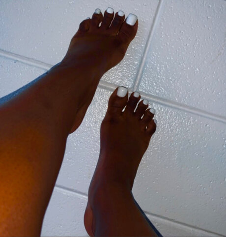 巨大な天然おっぱいオンリーファンズ えろた 画像