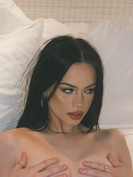 Baby Bella_ 無料モデル 写真