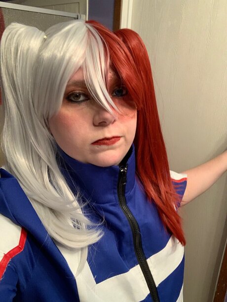 Chunky cosplaying lesbian セクシーなスター 写真