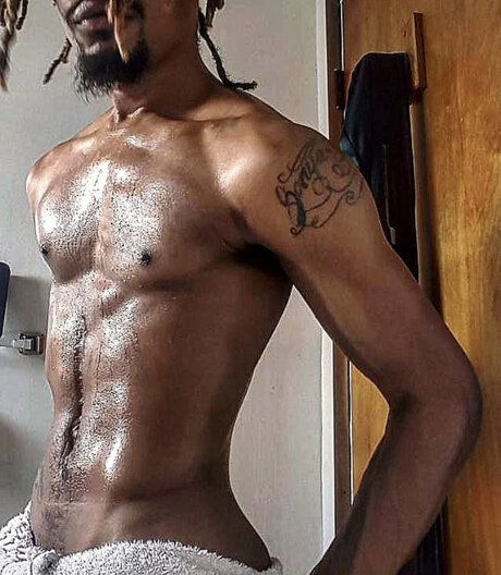 IndigoChild ポルノスター 画像