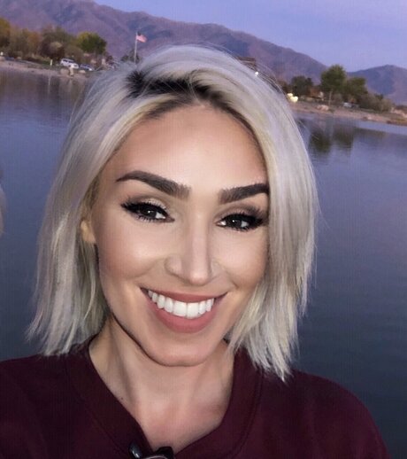 Colleenie ポルノ女優 画像