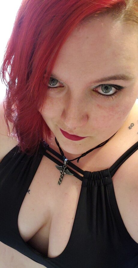 Trisha Frey スター ヌード 画像