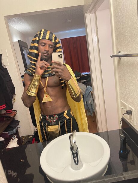 Dheavy エロティックなモデル 画像