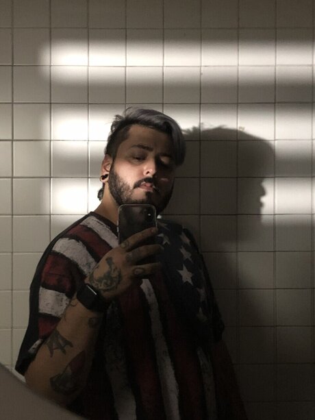 ポーグ xxx オンリーファンズ 美しい裸 ギャラリー