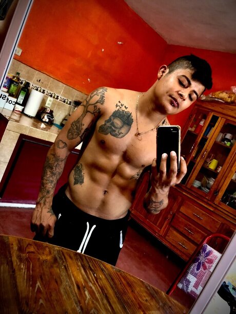 Jonathan Sanchez Hernandez セックスモデル 写真