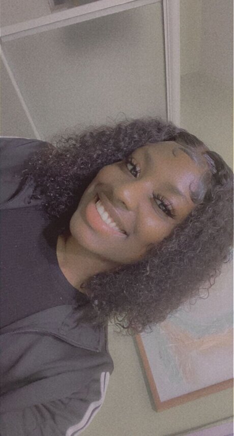 Vava 裸のスター 画像