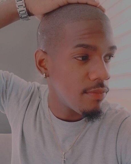 Adonis Herrera ポルノスター セクシー 写真