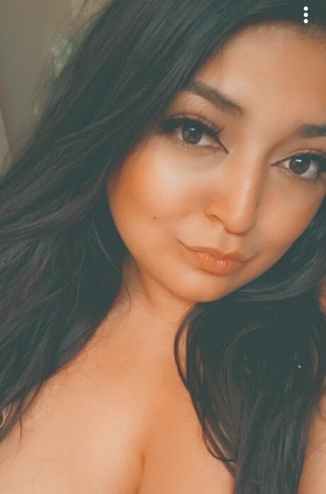 巨乳の潮吹きOnlyFans 可愛い 画像