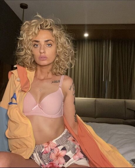 Pebbles ヌードモデル 写真