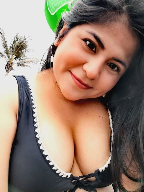 Evavi セックス女優 写真